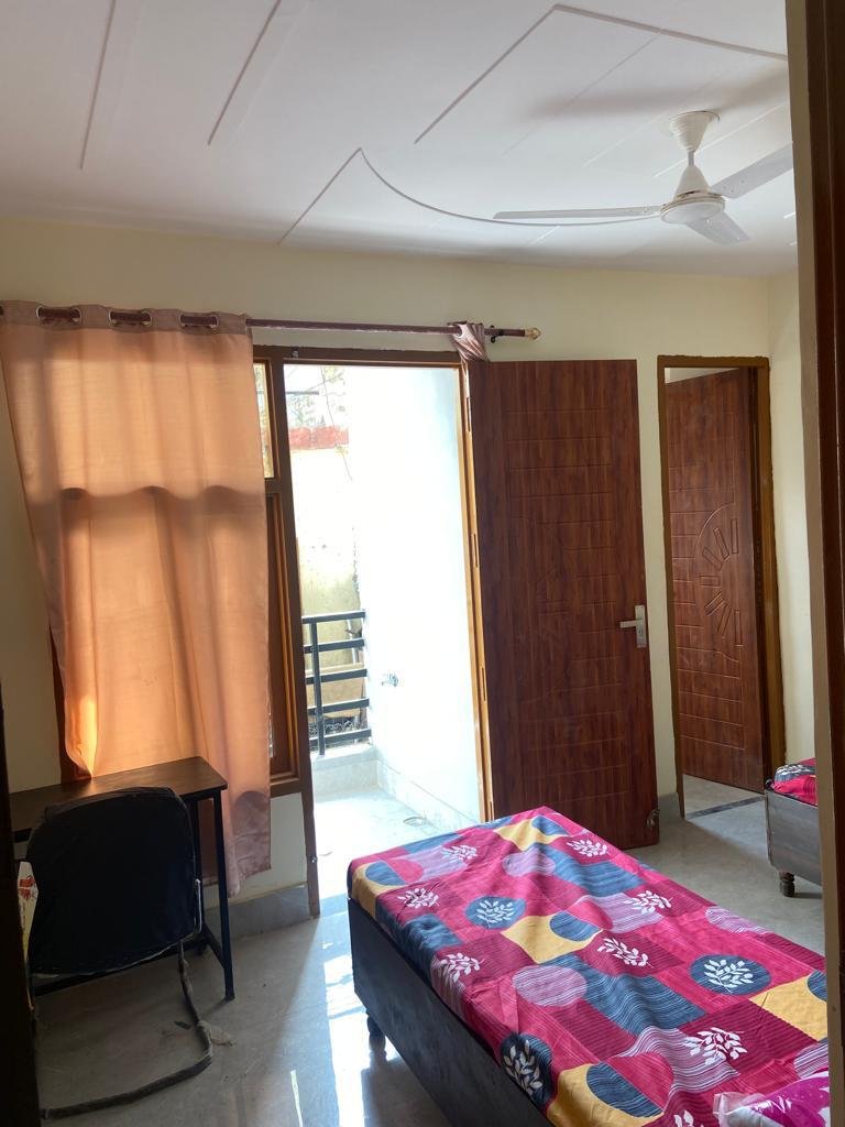 best girls pg near saket metro